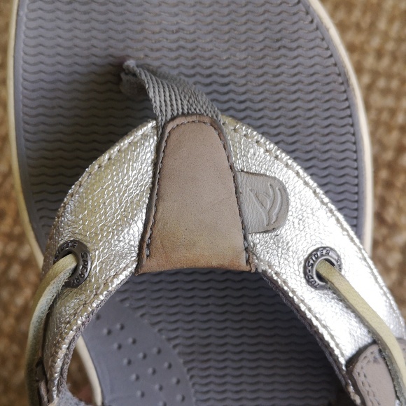 3 for $30 Sperry leather flip flops - Picture 8 of 8